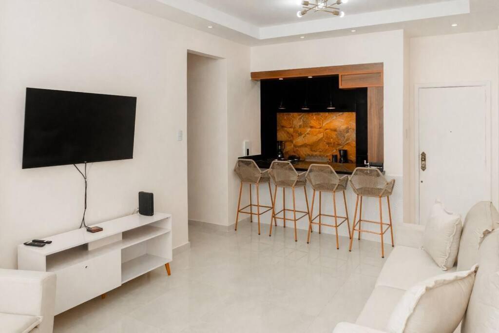 Copacabana 1 Quadra Com Vista Parcial Mar Apartamento Rio de Janeiro